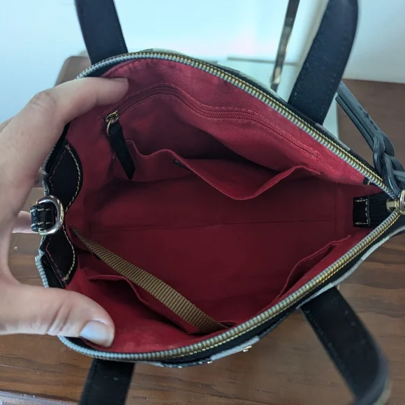 Dooney and Bourke Tucker Ruby crossbody. Beautiful little bag! - Picture 7 of 8